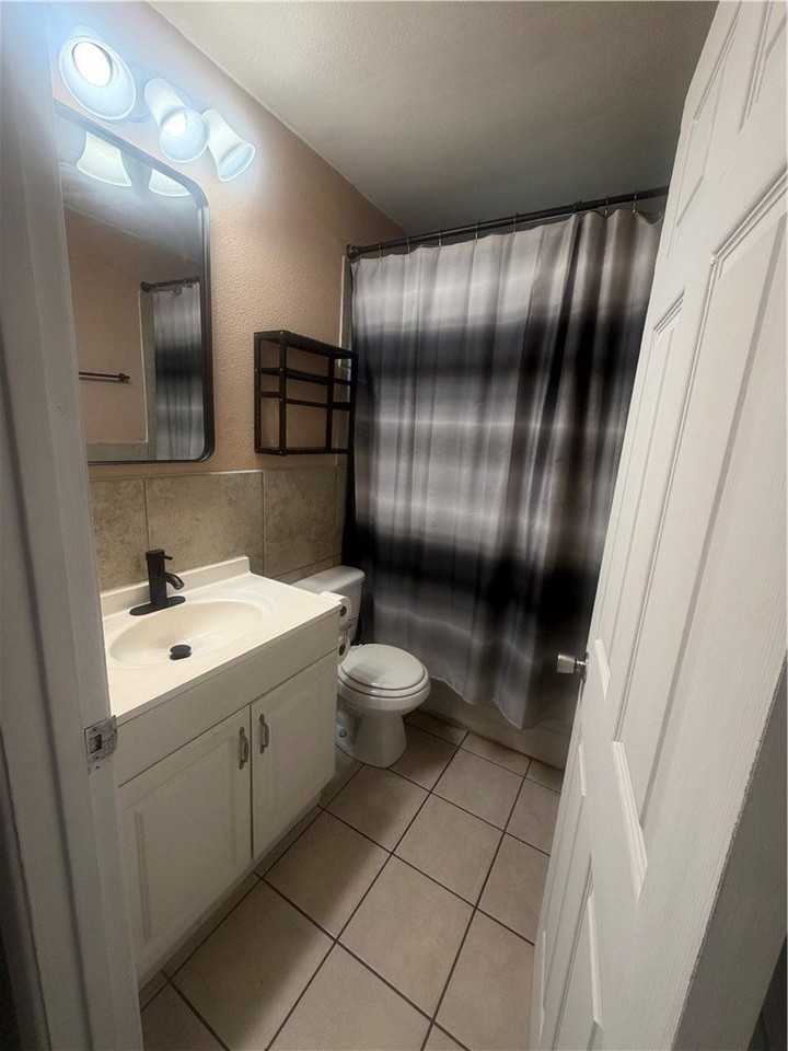 4010 Robinhood Dr - Photo 7 of 14