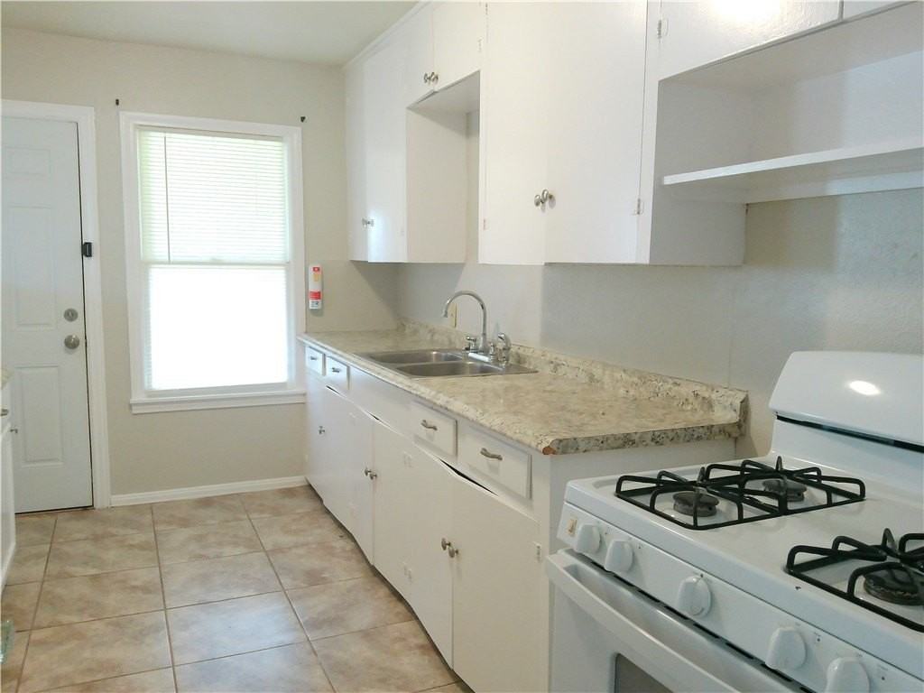 3510 Austin St - Photo 5 of 16