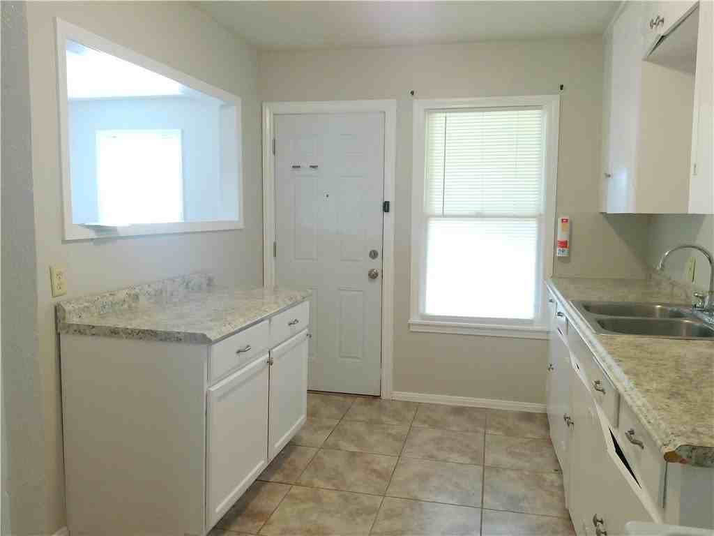 3510 Austin St - Photo 6 of 16