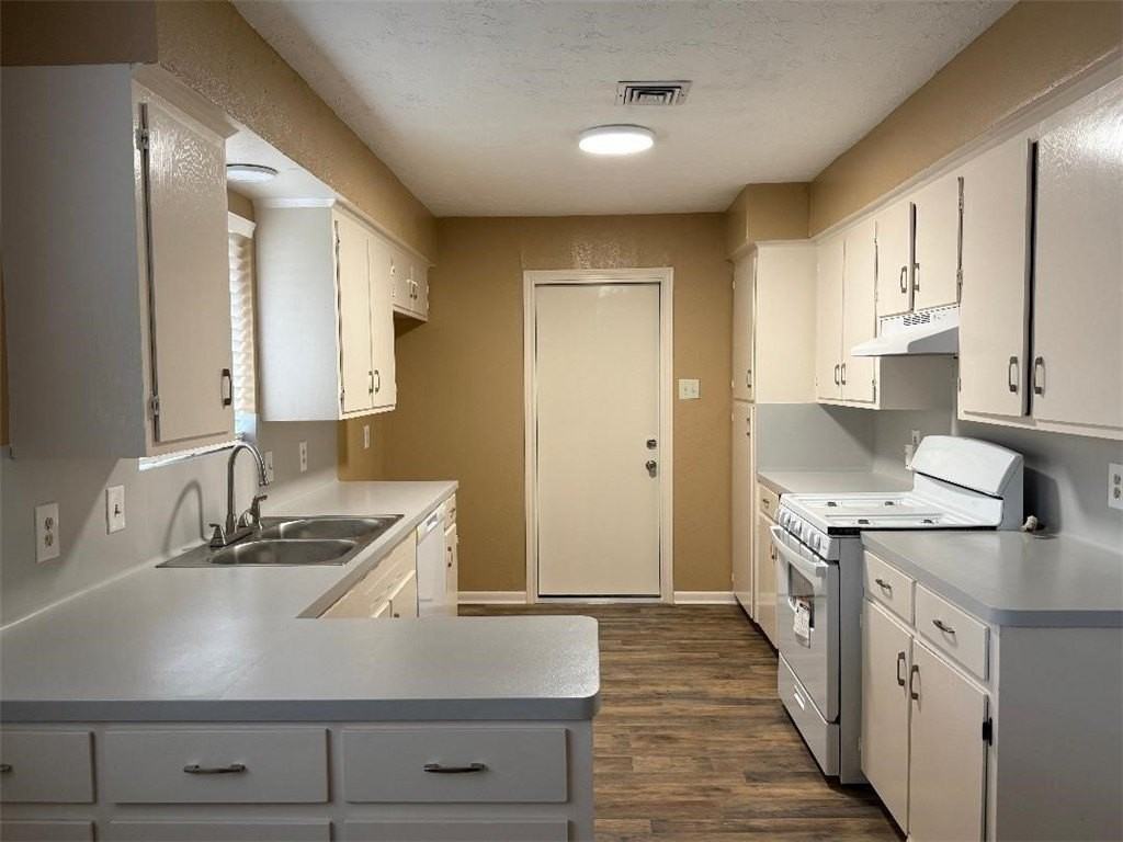 205 Santa Monica St - Photo 3 of 26