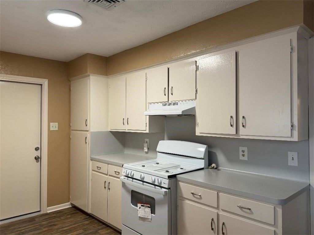 205 Santa Monica St - Photo 5 of 26