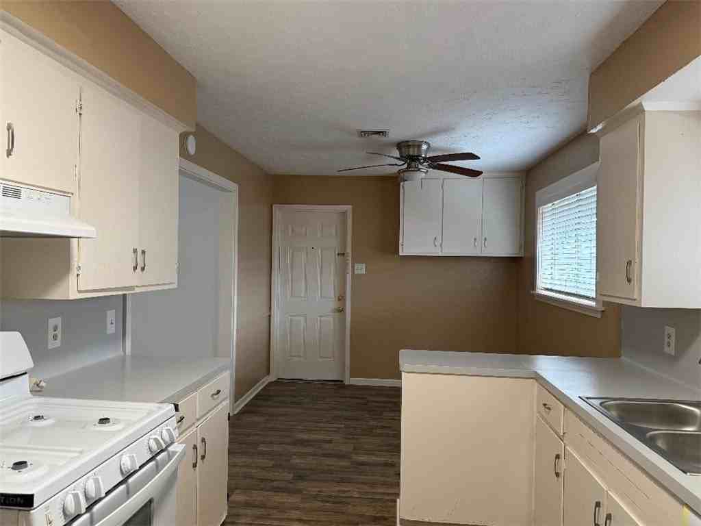 205 Santa Monica St - Photo 6 of 26