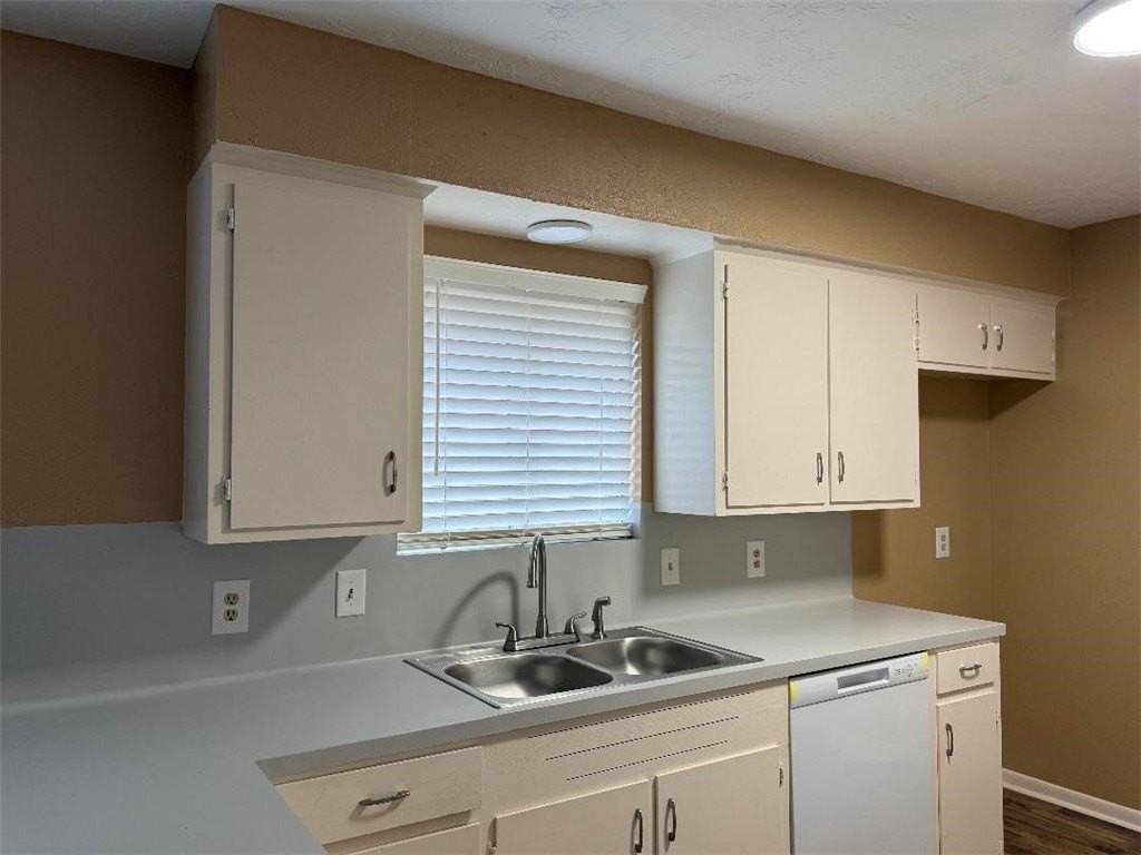 205 Santa Monica St - Photo 7 of 26