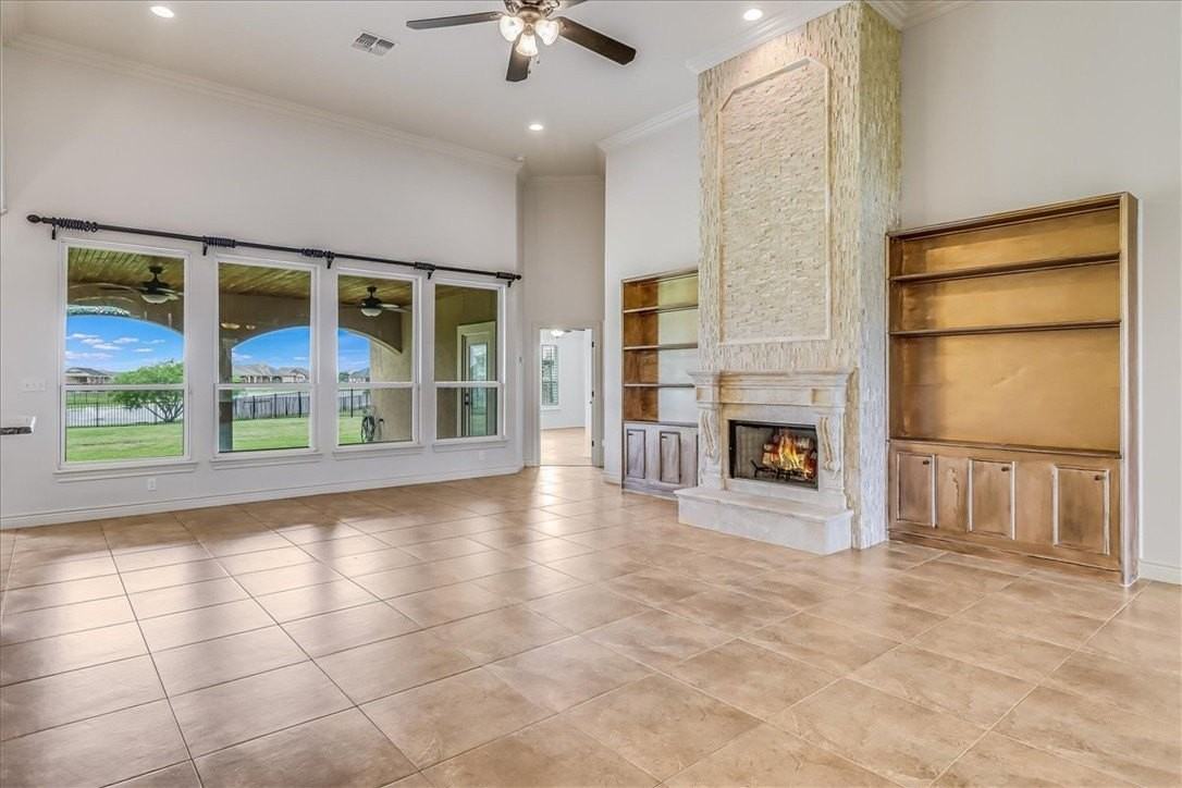 6241 Lago Vista Dr - Photo 5 of 39
