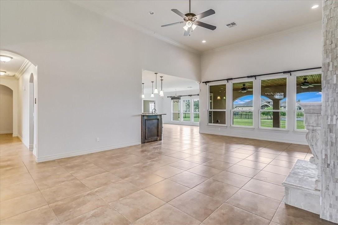 6241 Lago Vista Dr - Photo 6 of 39