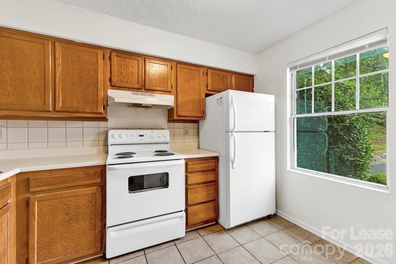 630 Lex Dr - Photo 4 of 19