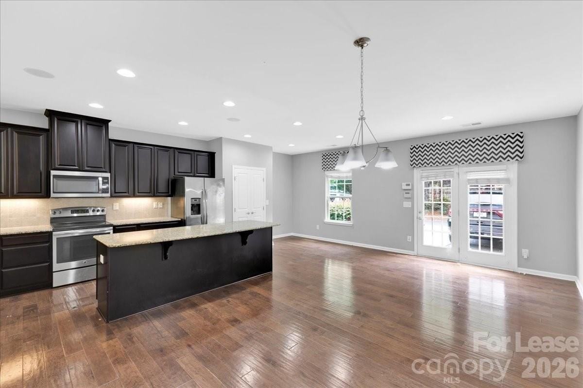 1935 Fleetwood Dr - Photo 3 of 26