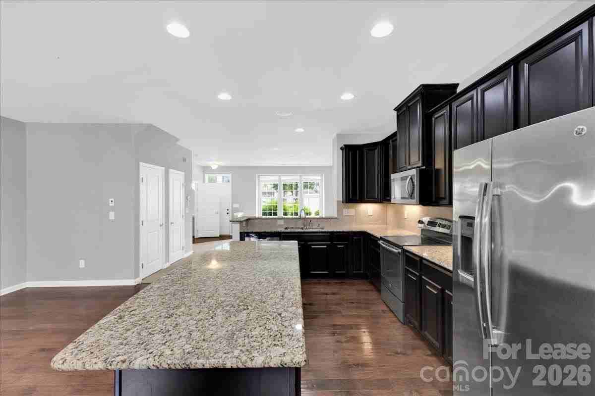 1935 Fleetwood Dr - Photo 6 of 26