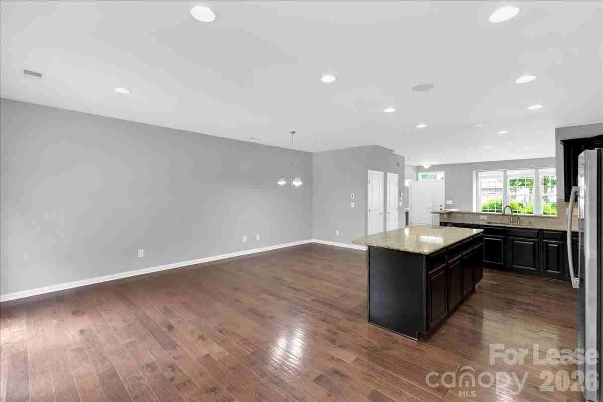 1935 Fleetwood Dr - Photo 7 of 26