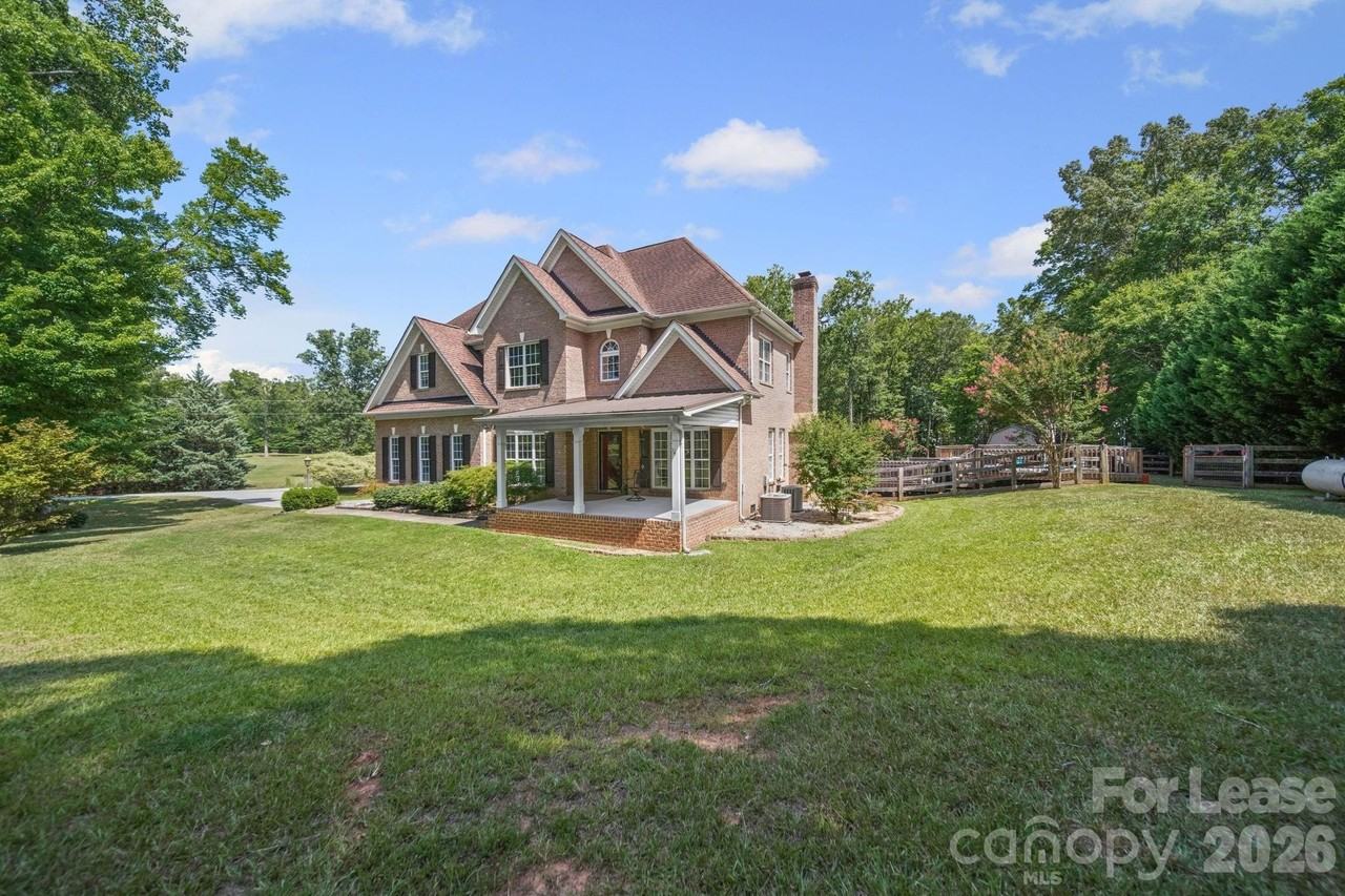 7107 Nesbit Rd - Photo 2 of 42