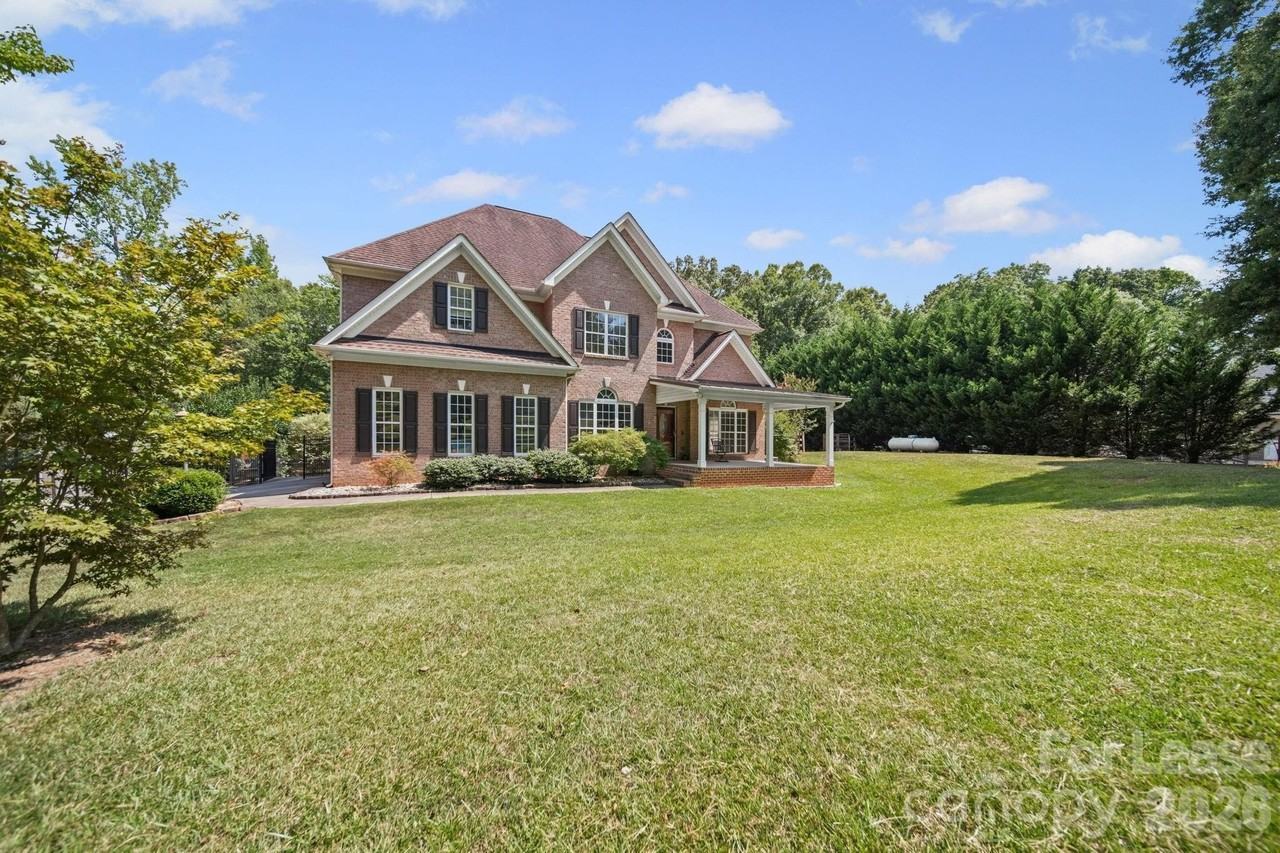 7107 Nesbit Rd - Photo 3 of 42