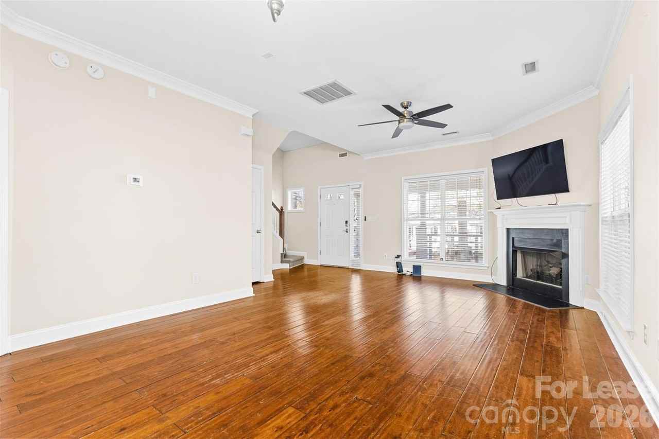 958 W 1st St - Photo 7 of 30