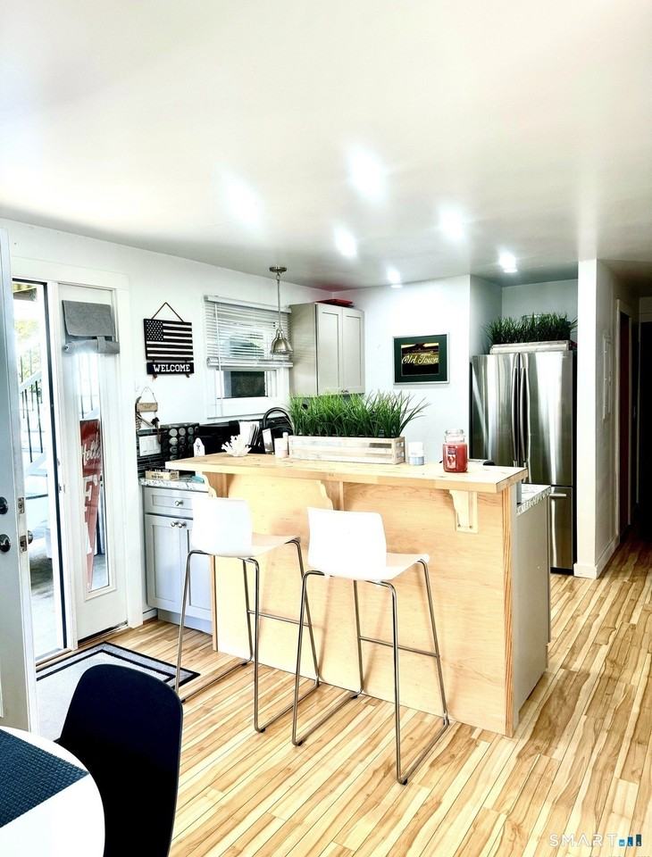 249 Pequot Ave #1 - Photo 4 of 7
