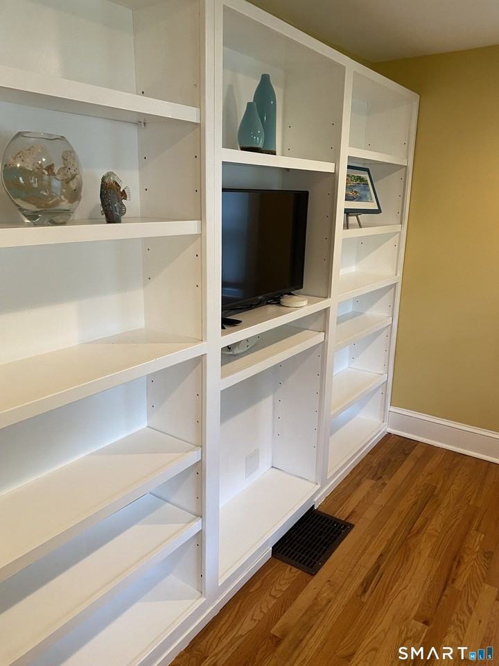 176 Forest St - Photo 5 of 8