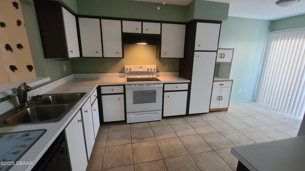 140 Laughing Gull Ct - Photo 2 of 23
