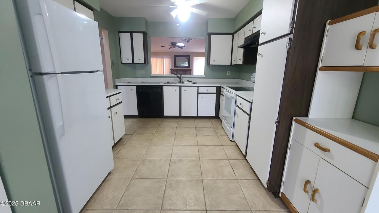 140 Laughing Gull Ct - Photo 4 of 23