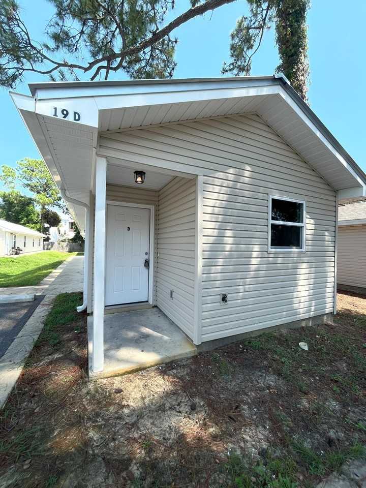 19 Park Cir Se #D - Photo 2 of 15