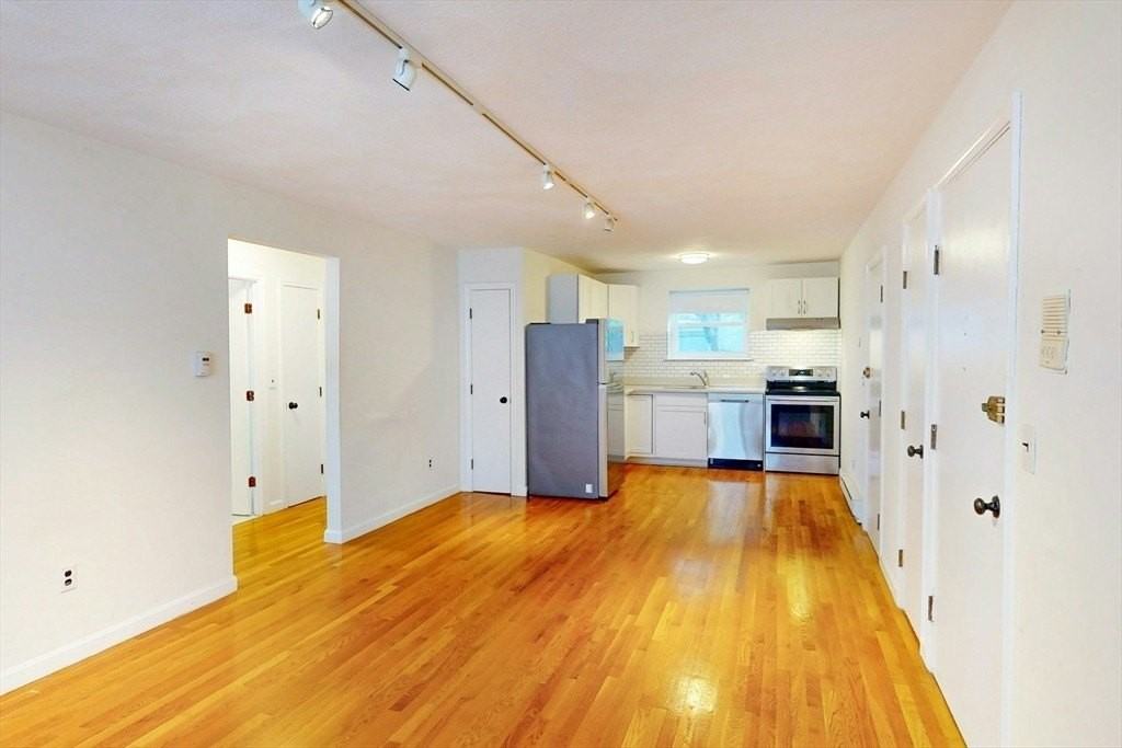 104 Trowbridge St - Photo 6 of 25