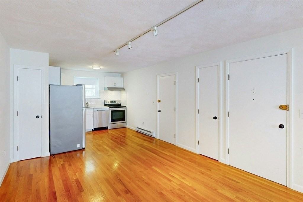 104 Trowbridge St - Photo 7 of 25