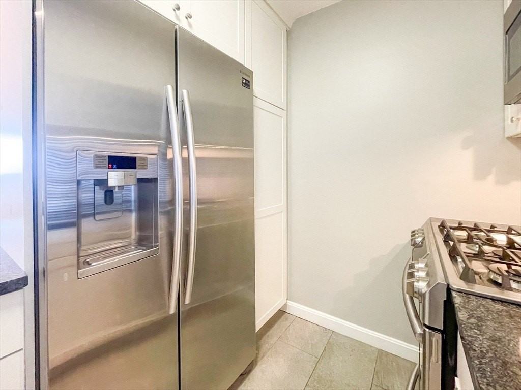 9 Hawthorne Pl Apt 11j - Photo 2 of 16