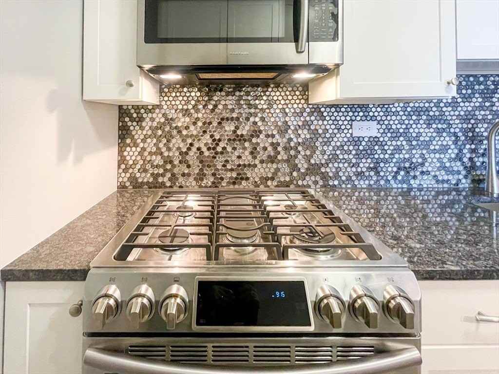 9 Hawthorne Pl Apt 11j - Photo 5 of 16
