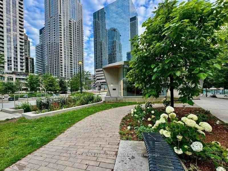 801 The Royalton - Photo 4 of 29
