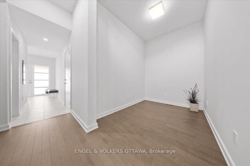 699 Honeydew St - Photo 4 of 33