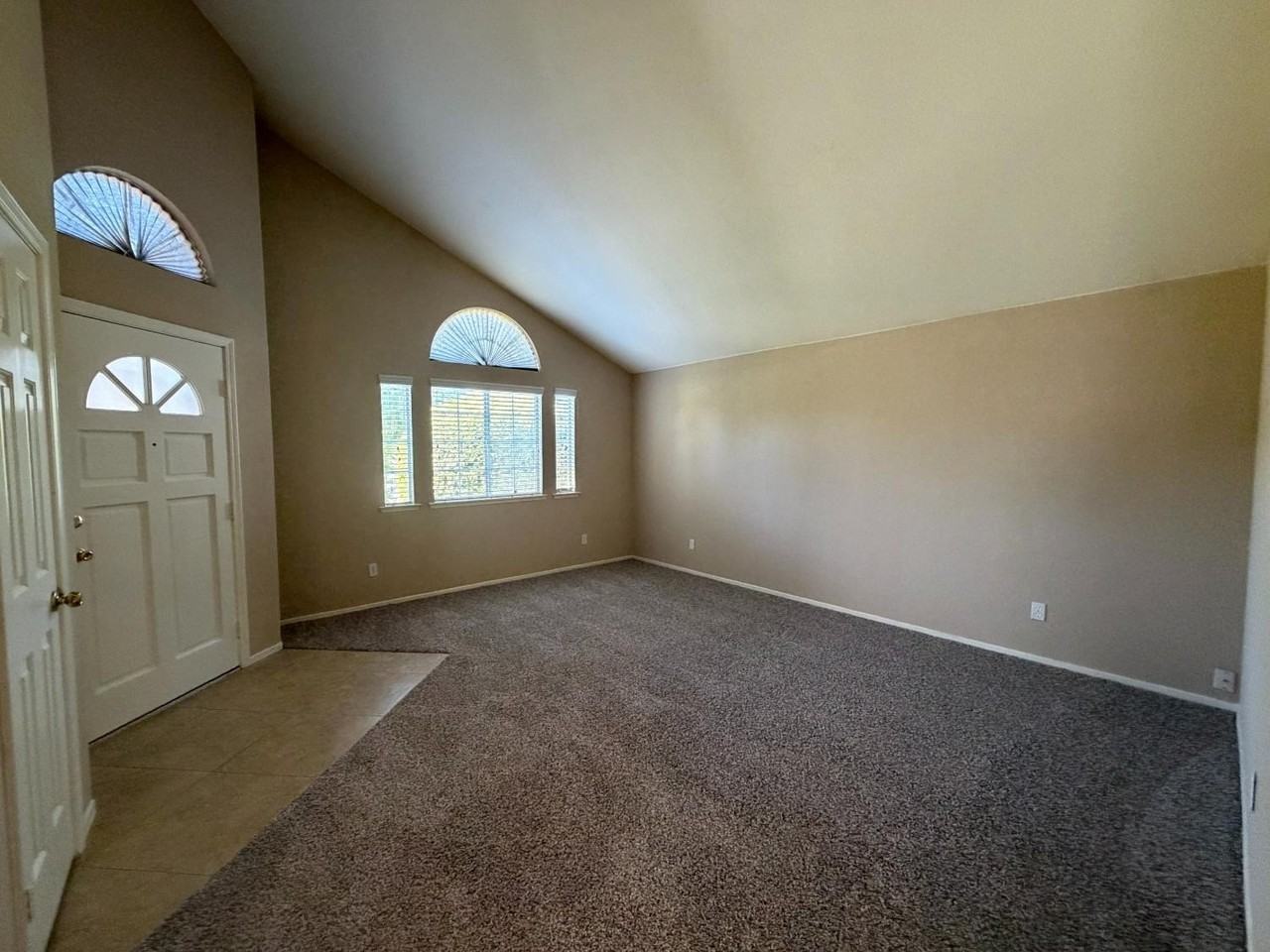5246 W Magill Ave - Photo 3 of 18