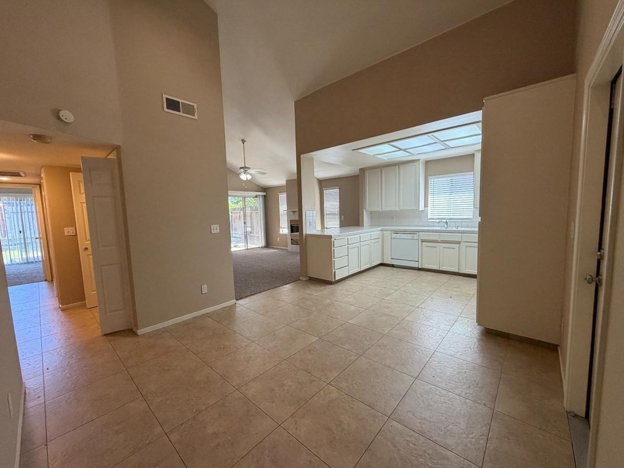5246 W Magill Ave - Photo 4 of 18