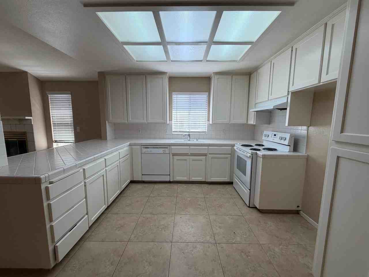 5246 W Magill Ave - Photo 5 of 18
