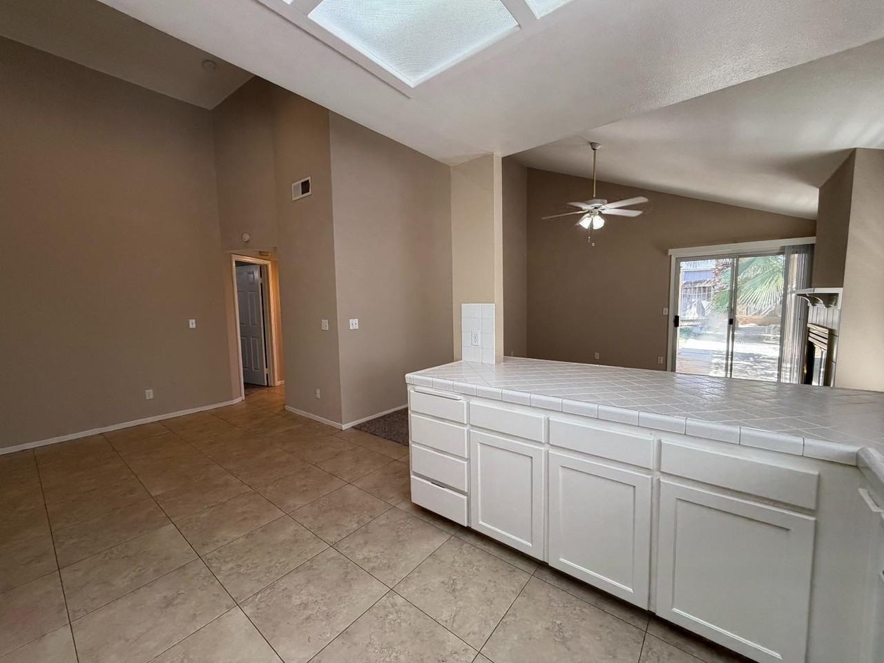 5246 W Magill Ave - Photo 6 of 18