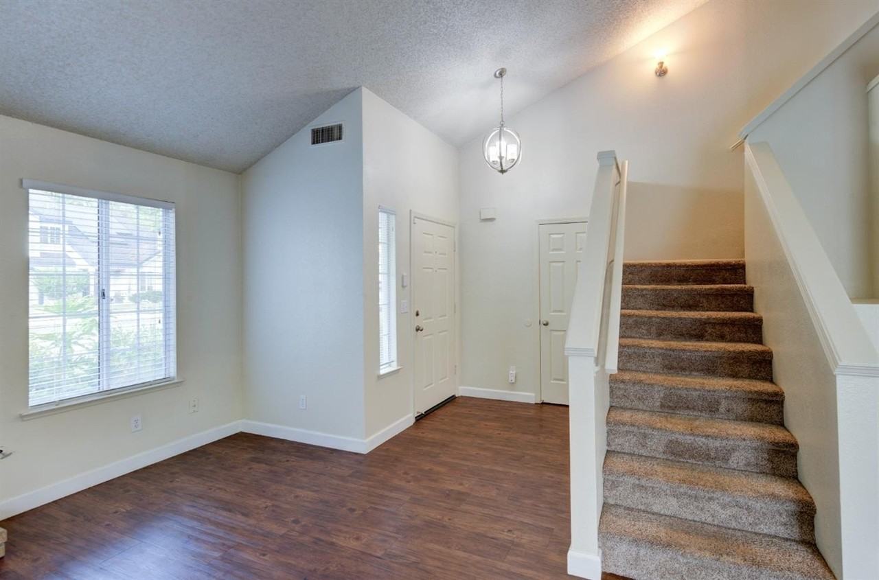 1761 E Jordan Ave - Photo 3 of 20