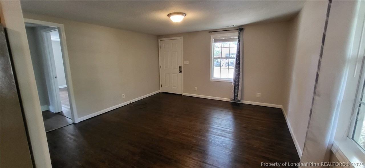 902 E 13th St - Photo 3 of 9