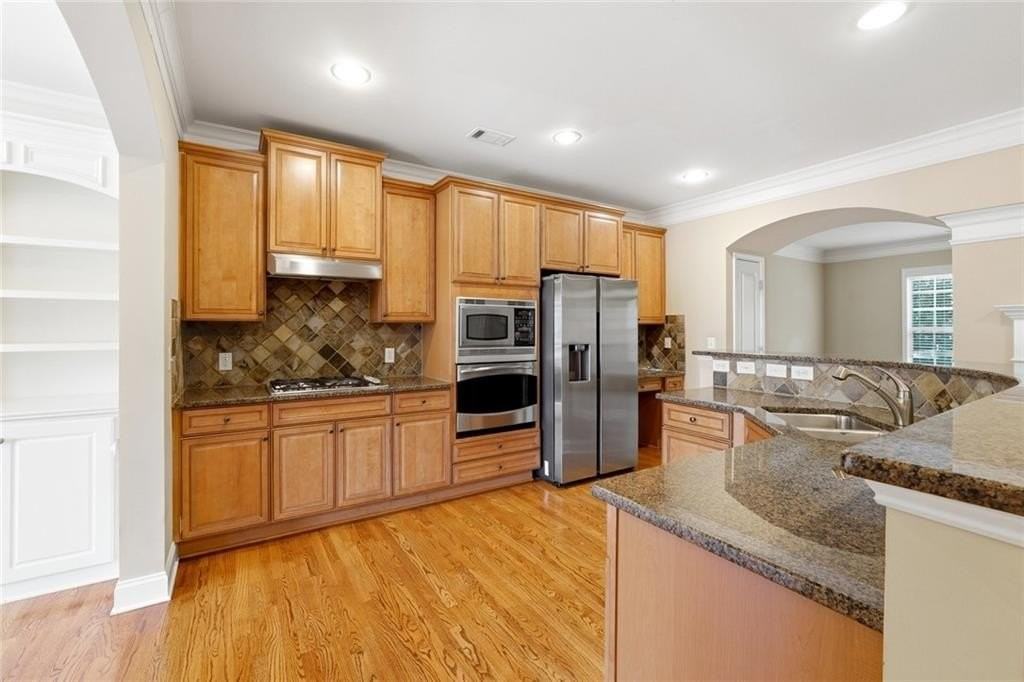 9040 Woodland Trl - Photo 7 of 30