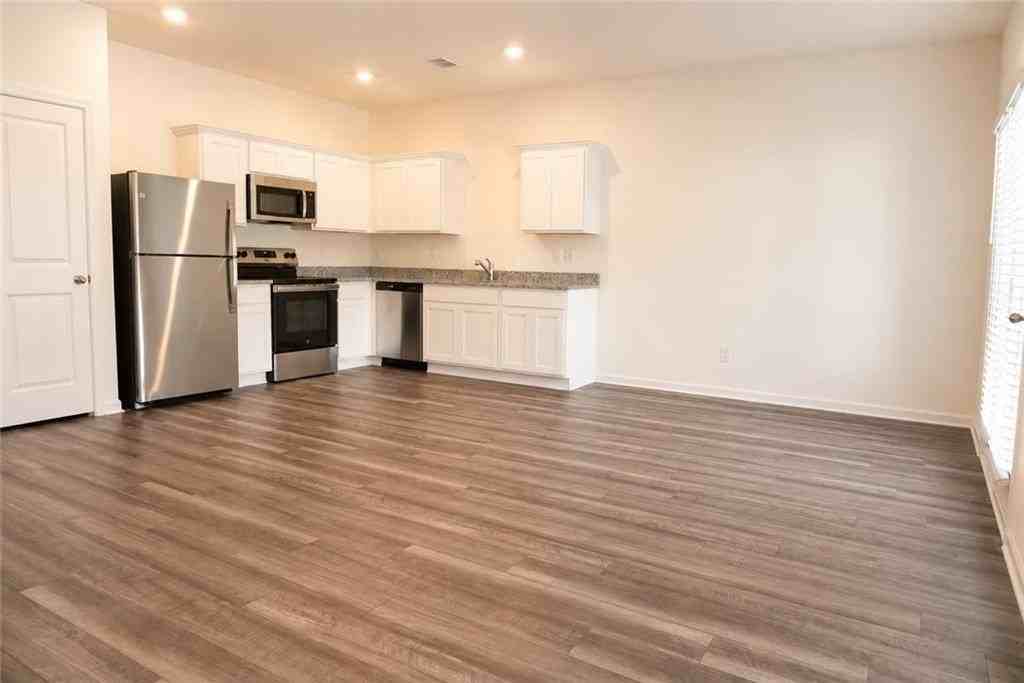 2095 Emerson Dr - Photo 2 of 11