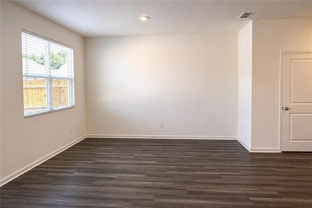 2095 Emerson Dr - Photo 5 of 11