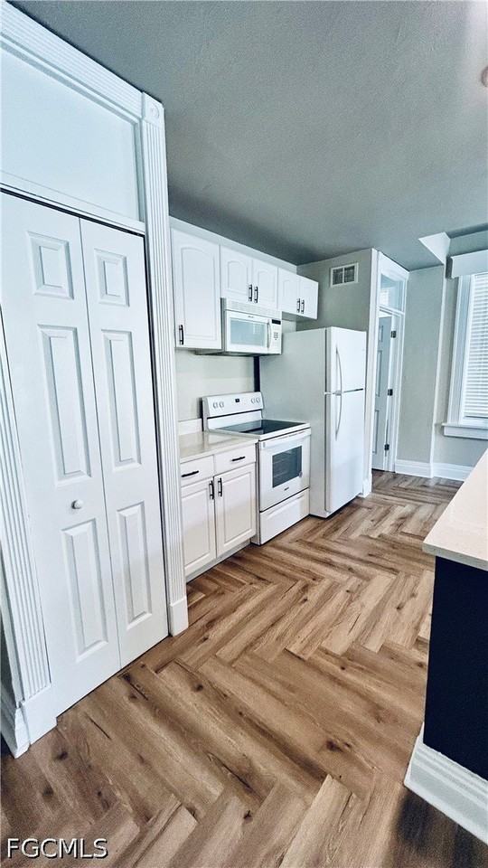 2310 1st St Apt 203 - Photo 5 of 12