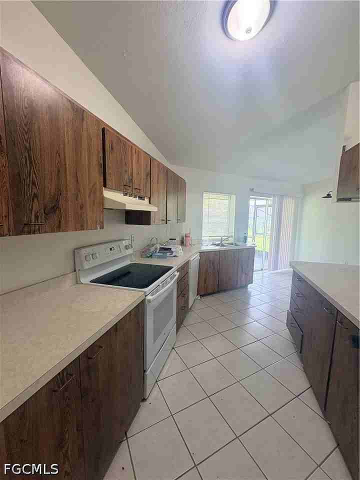 3709 Sw 1st Pl - Photo 3 of 6