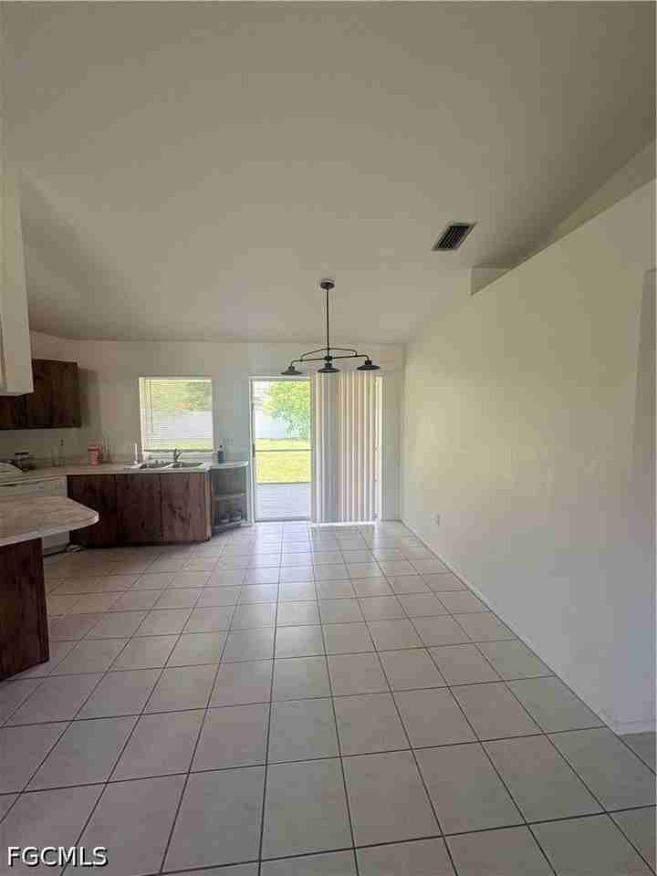 3709 Sw 1st Pl - Photo 5 of 6