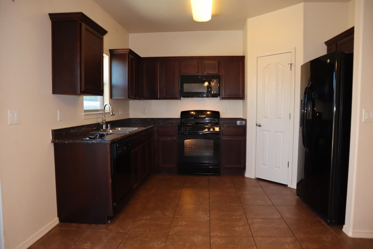 5036 Copper Ranch Ave - Photo 7 of 23