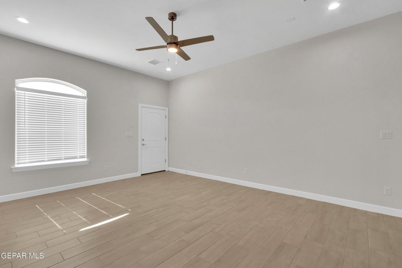 13931 Sky Harbor Ave - Photo 6 of 40