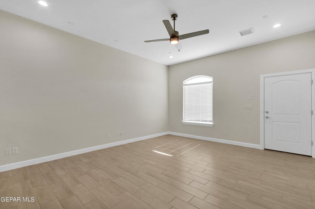 13931 Sky Harbor Ave - Photo 7 of 40