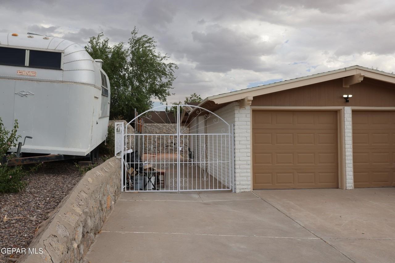 6704 La Cadena Dr - Photo 3 of 37