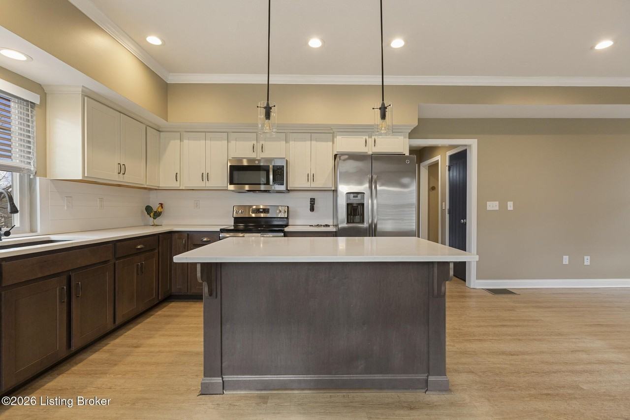 1802 Faith Ave - Photo 4 of 37