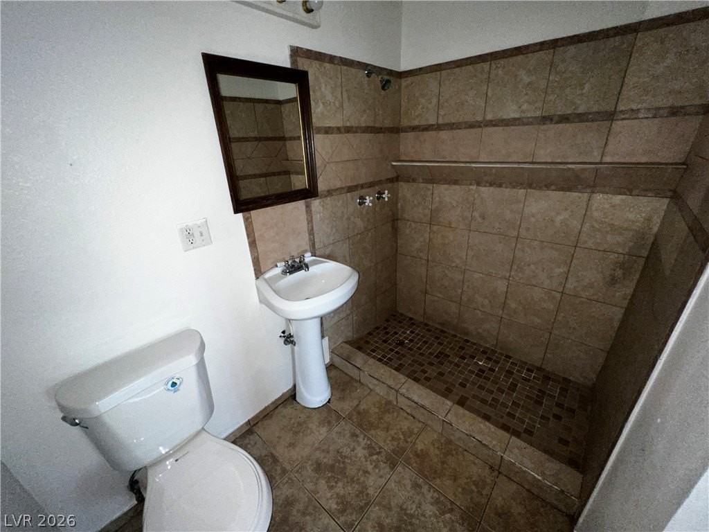 3720 Royal Crest St #14 - Photo 5 of 11