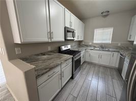 featured image of 1900 N Torrey Pines Dr #105