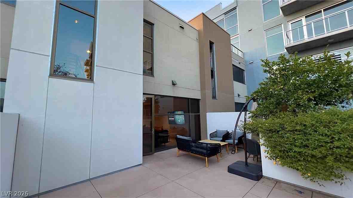353 E Bonneville Ave #718