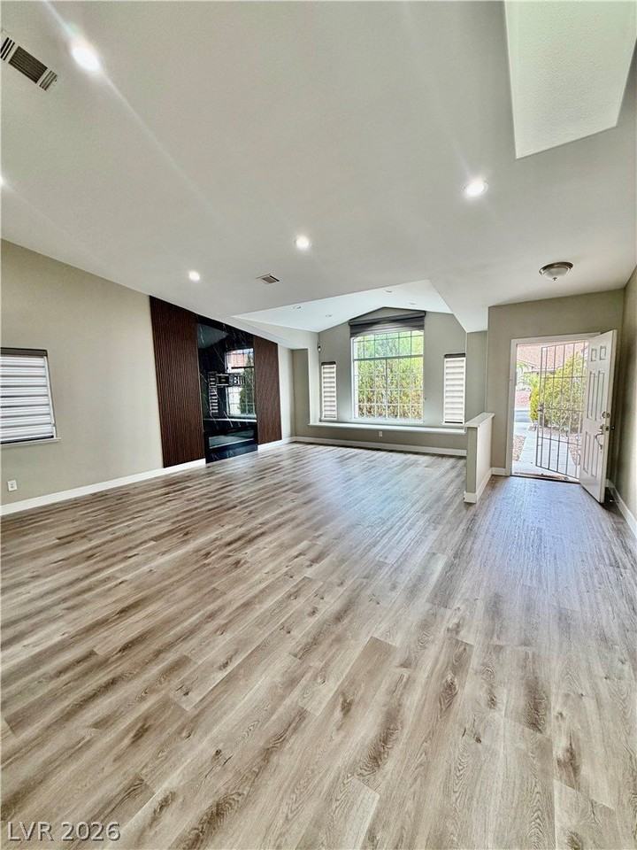 3121 Siena Cir - Photo 2 of 32