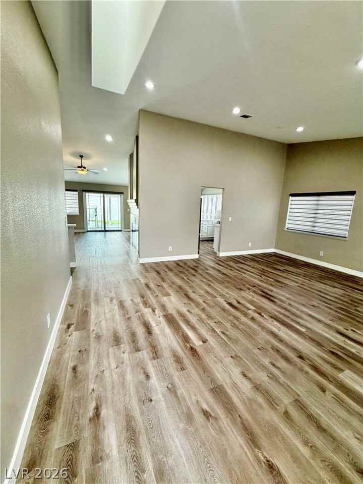 3121 Siena Cir - Photo 4 of 32