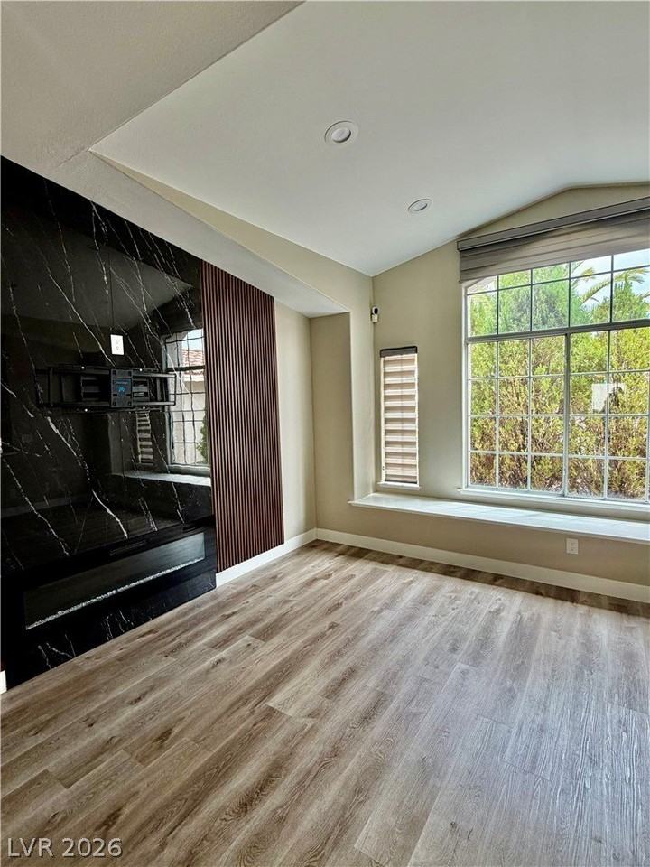 3121 Siena Cir - Photo 5 of 32